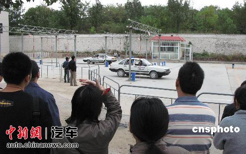 一周車事 駕考創(chuàng)最低通過率 北京駕校未全面漲價(jià)